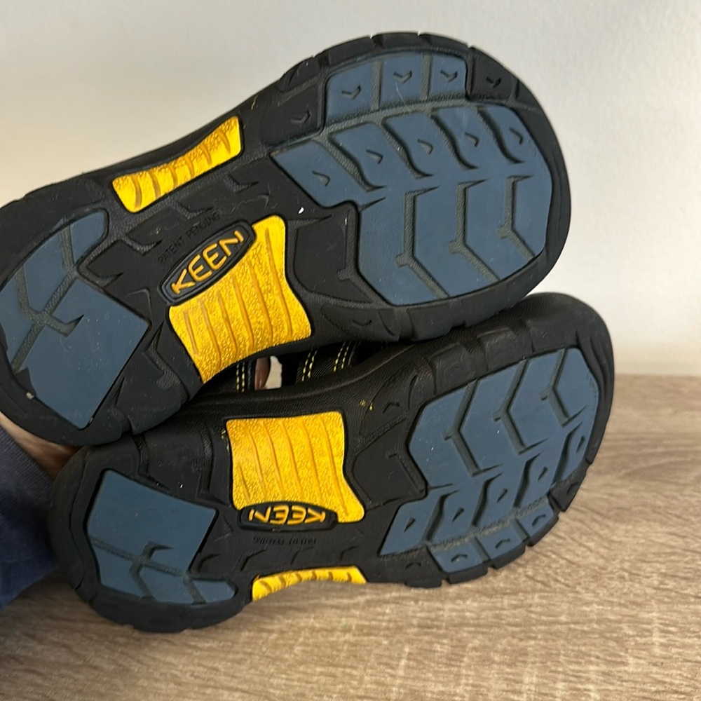 KEEN Newport H2 Waterproof Hiking Sandal Water Shoe Black Yellow 11 - Picture 6 of 7